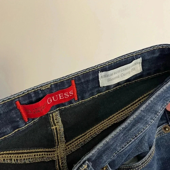 Guess Sienna medium rise curvy fit jeans - Picture 2 of 6